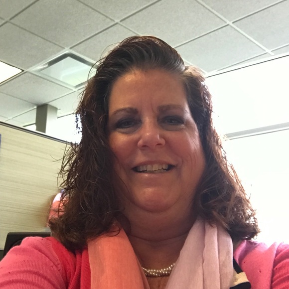 Meet your Posher, Julie - Picture 2 of 2